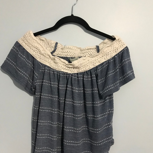 Charlotte Russe Off-the-Shoulders Top - Picture 2 of 5